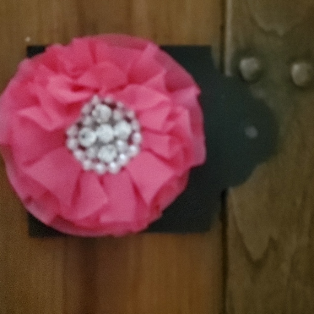 New pink flower with pearl detailing hair clip.